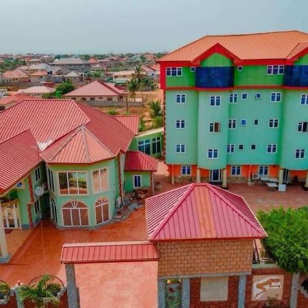 Dc Ambassadors Hotel Dawhwenya Exterior photo