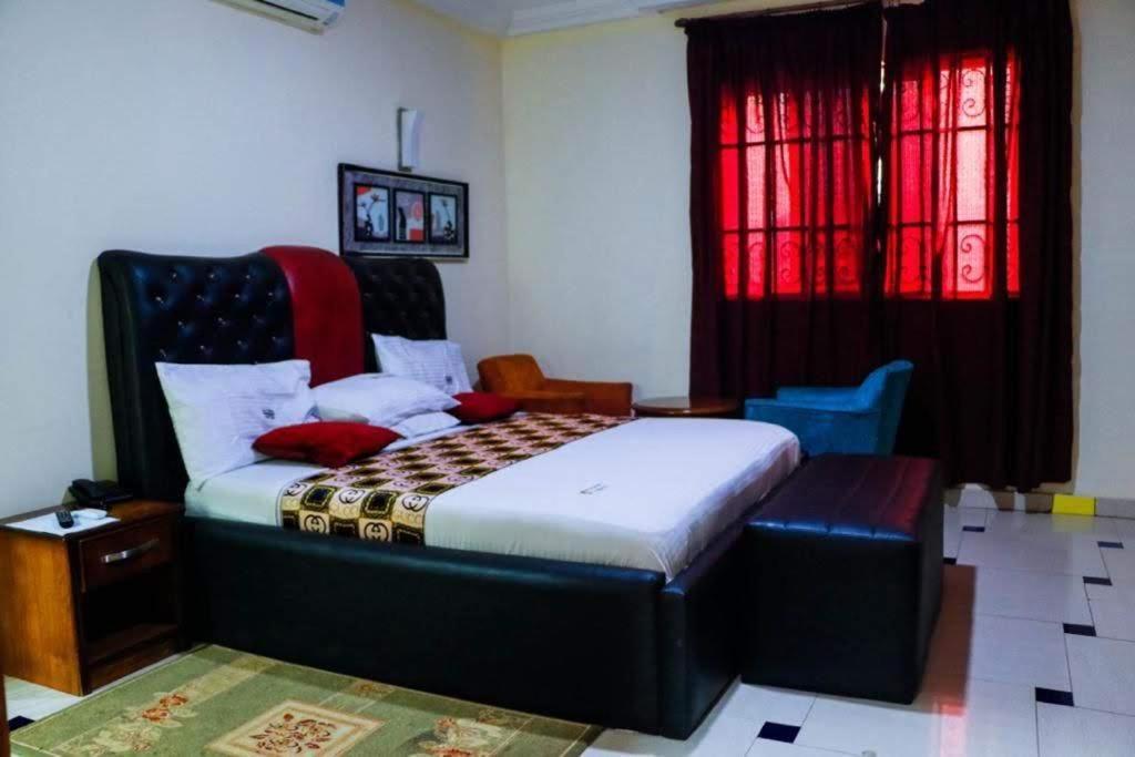 Dc Ambassadors Hotel Dawhwenya Exterior photo